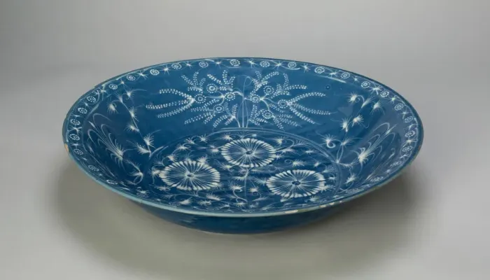 Framed Print : Dish with Chrysanthemums and Stylized Floral Scrolls, Ming dynasty (1368-1644) Framed Print : Dish with Chrysanthemums and Stylized Floral Scrolls, Ming dynasty (1368-1644)