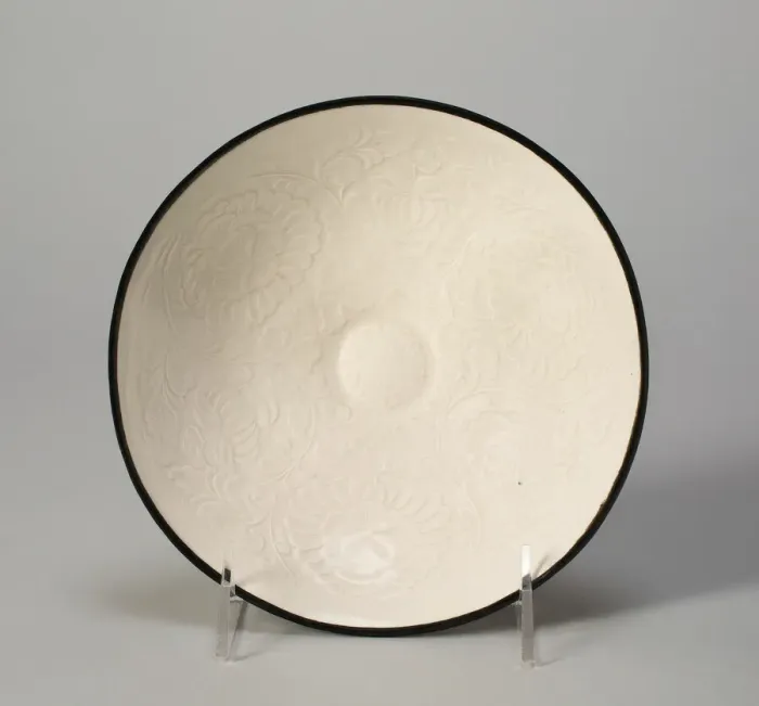 Framed Print : Dish with Crane amid Floral Scrolls, Jin dynasty (1115-1234), 12th century Framed Print : Dish with Crane amid Floral Scrolls, Jin dynasty (1115-1234), 12th century