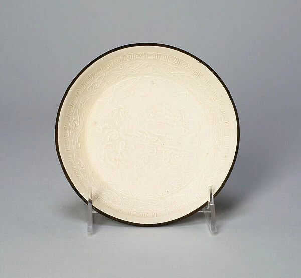 Dish with Mythical Bovine (Xiniu) Amid Waves Viewing the Moon