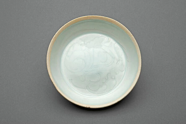 Dish with Sketchy Floral Scrolls, Song dynasty (960-1279). Creator: Unknown
