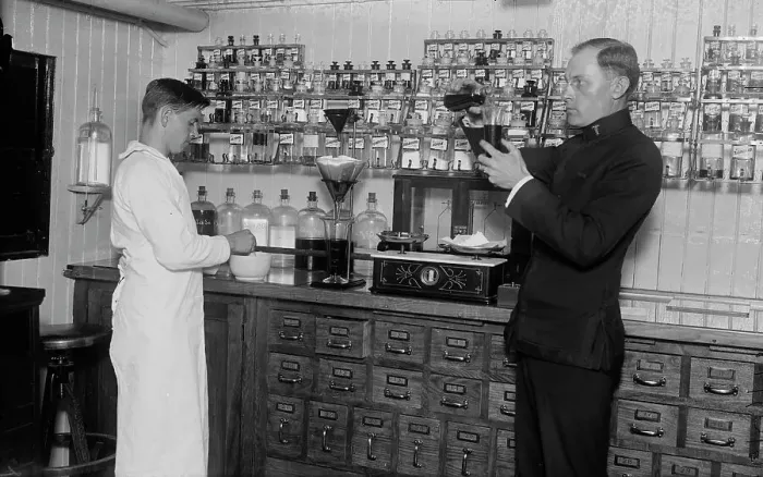 Framed Print : Dispensary, COMFORT, between c1915 and c1920. Creator: Bain News Service Framed Print : Dispensary, COMFORT, between c1915 and c1920. Creator: Bain News Service