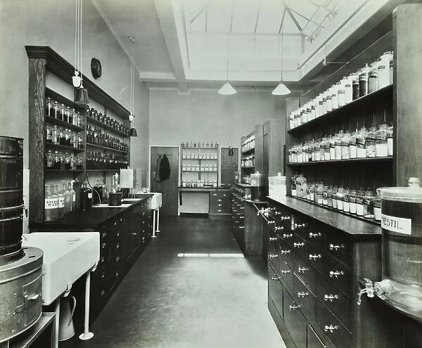 Dispensary for out-patients, Hammersmith Hospital, London, 1935