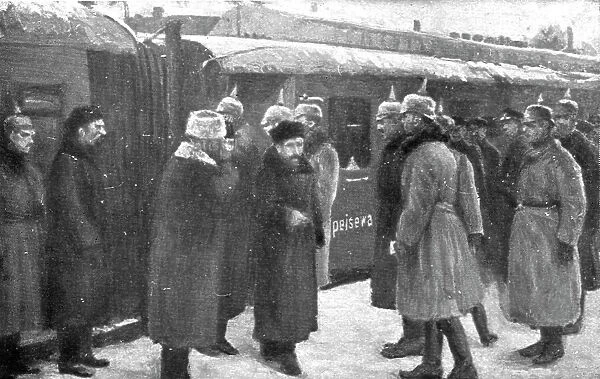 Dissolution of the Eastern Front; At Brest-Litovsk station: welcome of the Maximalist... 1917. Creator: Unknown
