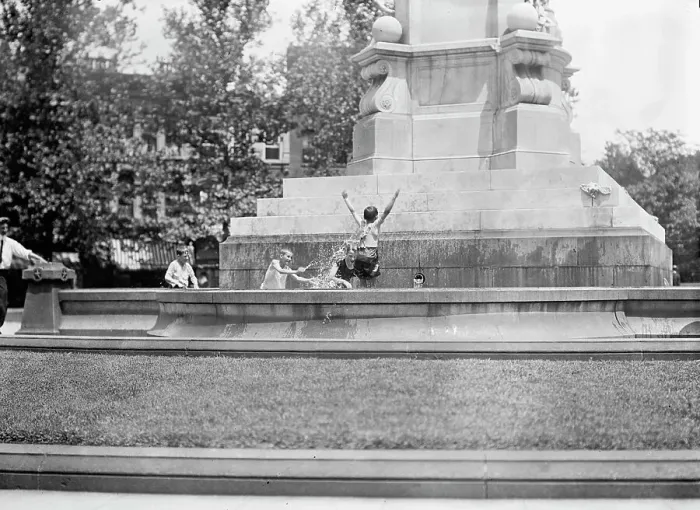Framed Print : District of Columbia Parks - Children At Fountains And Pools, 1912. Creator: Harris & Ewing. District of Columbia Parks - Children At Fountains And Pools, 1912. Creator: Harris & Ewing Framed Print : District of Columbia Parks - Children At Fountains And Pools, 1912. Creator: Harris & Ewing. District of Columbia Parks - Children At Fountains And Pools, 1912. Creator: Harris & Ewing