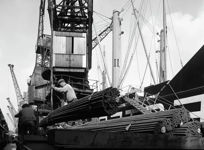 Framed Print : Dockers loading steel bars onto the Manchester Renown, Manchester, 1964. Artist Framed Print : Dockers loading steel bars onto the Manchester Renown, Manchester, 1964. Artist