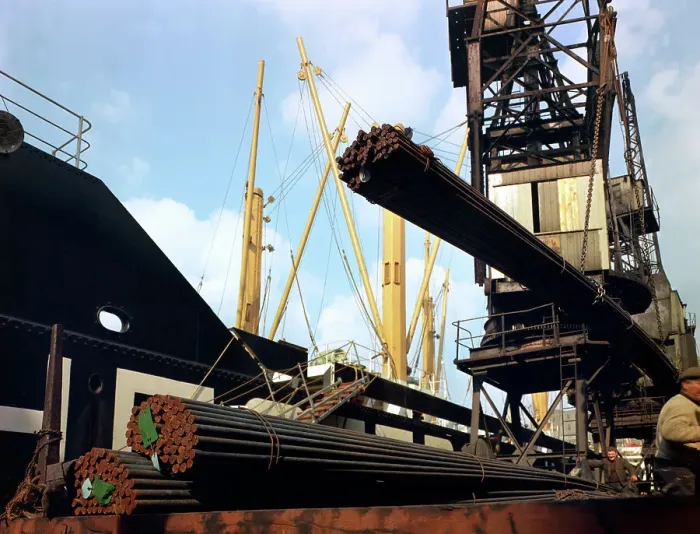 Framed Print : Dockers loading steel bars onto the Manchester Renown, Manchester, 1964. Artist Framed Print : Dockers loading steel bars onto the Manchester Renown, Manchester, 1964. Artist