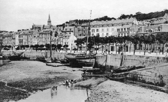 Framed Print : Dockside, Trouville, France, c1920s Framed Print : Dockside, Trouville, France, c1920s