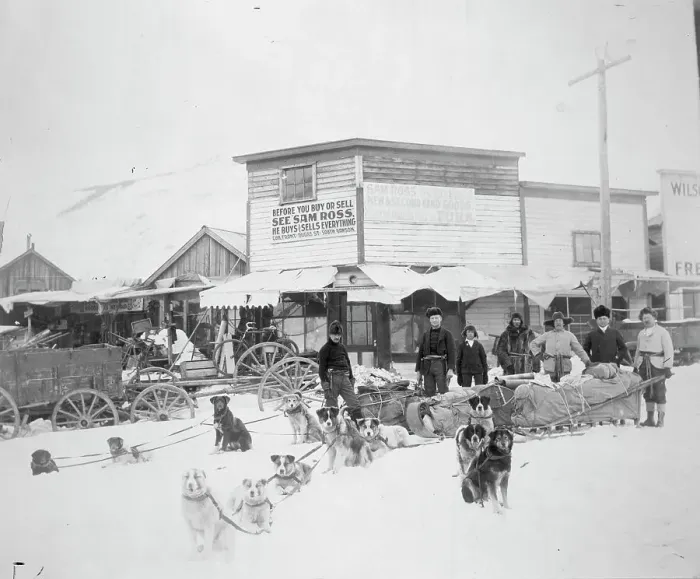 Framed Print : Dog team ready to start with provisions, between c1900 and 1927. Creator: Unknown Framed Print : Dog team ready to start with provisions, between c1900 and 1927. Creator: Unknown