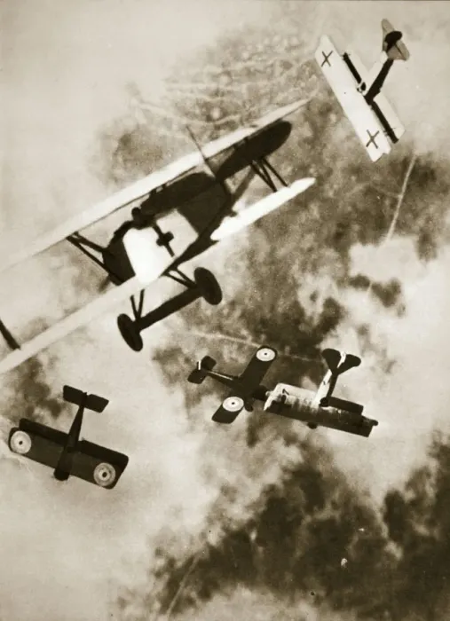 Framed Print : Dogfight between British and German aircraft, World War I, c1916-c1918 Framed Print : Dogfight between British and German aircraft, World War I, c1916-c1918