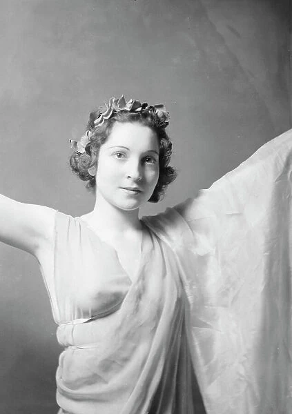 Dolin, Hortense, portrait photograph, 1935 May. Creator: Arnold Genthe