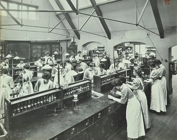 Domestic chemistry class, Battersea Polytechnic, London, 1907
