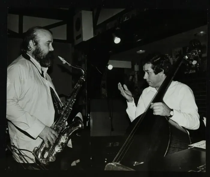 Framed Print : Don Weller and Chris Laurence playing at The Bell, Codicote, Hertfordshire, 1980 Framed Print : Don Weller and Chris Laurence playing at The Bell, Codicote, Hertfordshire, 1980