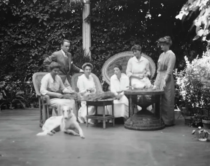 Framed Print : Donohoe, Mrs. and friends or family, portrait photograph taken outdoors, between 1906 and 1915. Creator: Arnold Genthe Framed Print : Donohoe, Mrs. and friends or family, portrait photograph taken outdoors, between 1906 and 1915. Creator: Arnold Genthe
