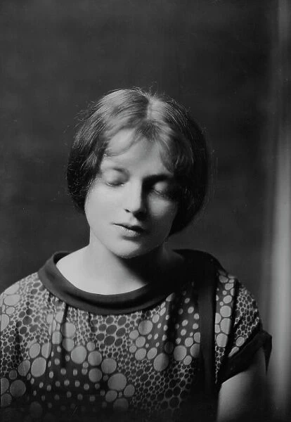 Dora Zaslavsky, portrait photograph, 1925 Aug. 11. Creator: Arnold Genthe