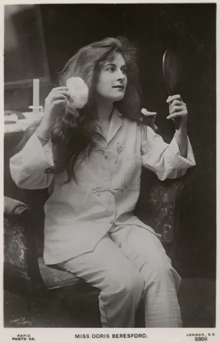 Framed Print : Doris Beresford, British actress, c1900s(?). Artist: Rapid Photo Company Framed Print : Doris Beresford, British actress, c1900s(?). Artist: Rapid Photo Company