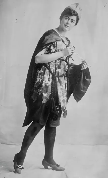 Framed Print : Doris Campbell, between c1910 and c1915. Creator: Bain News Service Framed Print : Doris Campbell, between c1910 and c1915. Creator: Bain News Service