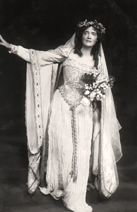 Framed Print : Dorothea Baird (1875-1933), English actress, early 20th century. Artist: Foulsham and Banfield Framed Print : Dorothea Baird (1875-1933), English actress, early 20th century. Artist: Foulsham and Banfield