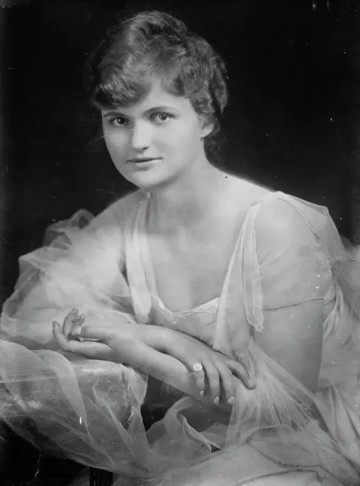 Framed Print : Dorothy Battie, between c1915 and c1920. Creator: Bain News Service Framed Print : Dorothy Battie, between c1915 and c1920. Creator: Bain News Service