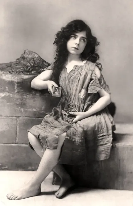 Framed Print : Dorothy Frostick, actress, early 20th century. Artist: Rotary Photo Framed Print : Dorothy Frostick, actress, early 20th century. Artist: Rotary Photo