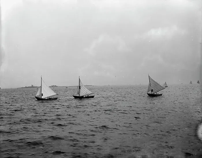 Framed Print : Dory race, I.H. Reg. between 1890 and 1900. Creator: Unknown