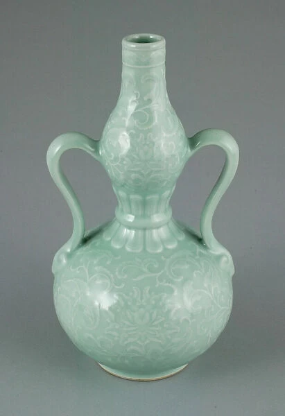 Double-Gourd Vase with Incurved Loop Handles, Qing dynasty, Yongzheng period (1723-1735)