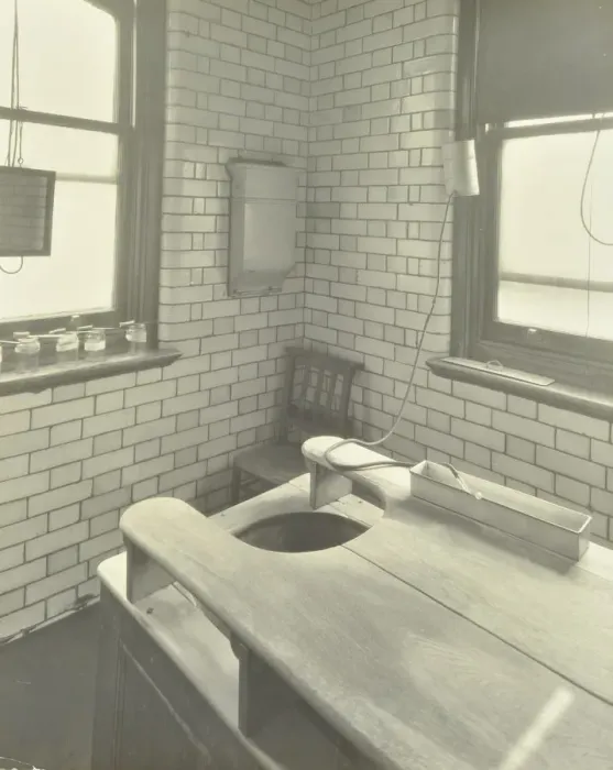 Framed Print : Douche table, Thavies Inn Hospital, London, 1930 Framed Print : Douche table, Thavies Inn Hospital, London, 1930