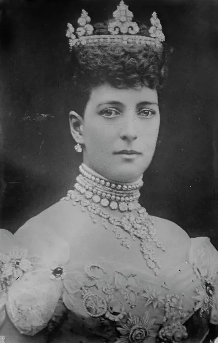 Framed Print : Dowager Queen Alexandra, 1910. Creator: Bain News Service