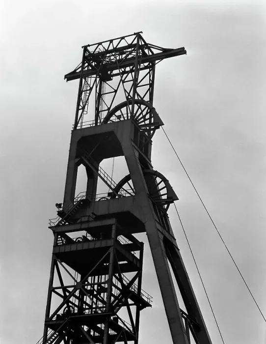 Framed Print : The downcast headgear at Clipstone Colliery, Nottinghamshire, 1963 Framed Print : The downcast headgear at Clipstone Colliery, Nottinghamshire, 1963