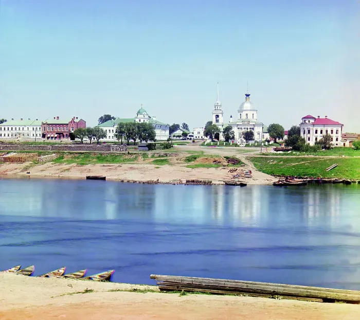 Framed Print : Downtown Tver'. Visible is the Church of the Resurrection (of the Three Confessors), 1910. Creator: Sergey Mikhaylovich Prokudin-Gorsky