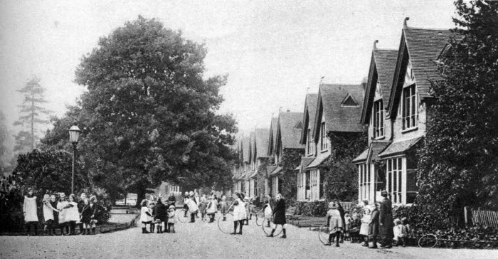 Framed Print : A Dr Barnardos home, Barkingside, London, 1926-1927 Framed Print : A Dr Barnardos home, Barkingside, London, 1926-1927