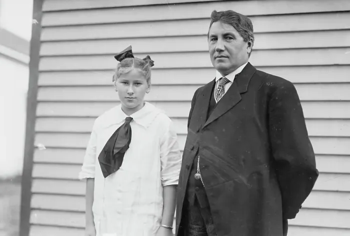 Framed Print : Dr. Carman & Elizabeth, 1914. Creator: Bain News Service Framed Print : Dr. Carman & Elizabeth, 1914. Creator: Bain News Service