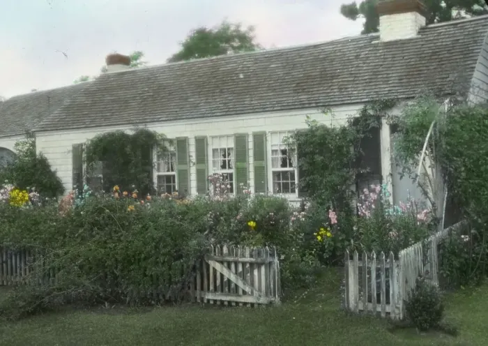 Framed Print : Dr. Charles Willliam Richardson house, Duxbury, Massachusetts, 1927. Creator: Frances Benjamin Johnston Framed Print : Dr. Charles Willliam Richardson house, Duxbury, Massachusetts, 1927. Creator: Frances Benjamin Johnston