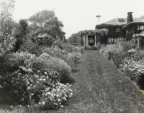 Dr. Frederick Kellogg Hollister house, Lily Pond Lane, East Hampton, New York, 1915 or 1916. Creator: Frances Benjamin Johnston