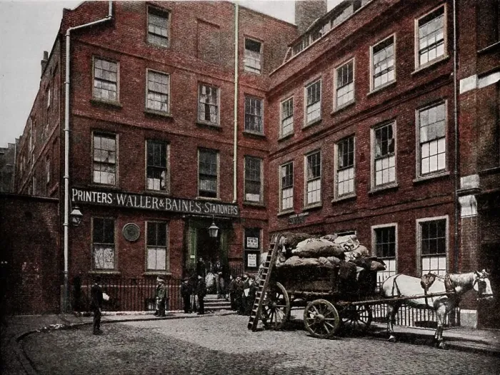 Framed Print : Dr Johnsons House, City of London, c1900 (1911). Artist: Pictorial Agency Framed Print : Dr Johnsons House, City of London, c1900 (1911). Artist: Pictorial Agency