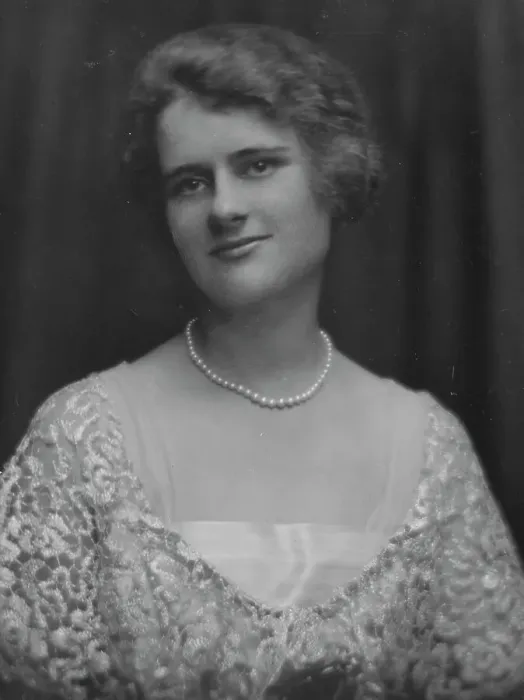Framed Print : Draper, Helen, Miss, portrait photograph, 1916. Creator: Arnold Genthe Framed Print : Draper, Helen, Miss, portrait photograph, 1916. Creator: Arnold Genthe