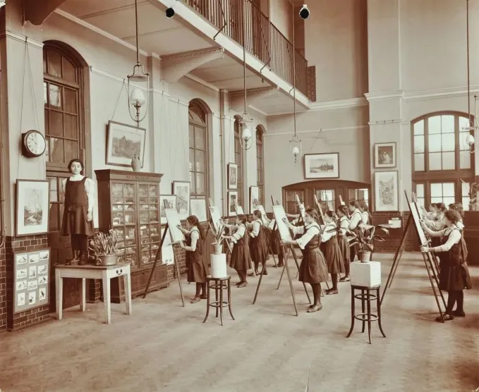 Framed Print : Drawing class, Myrdle Street Girls School, Stepney, London, 1908 Framed Print : Drawing class, Myrdle Street Girls School, Stepney, London, 1908
