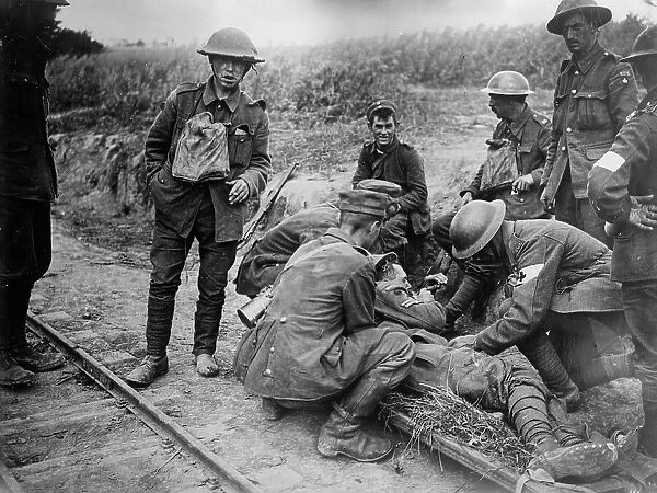 Dressing wounds of British, 18 Aug 1918. Creator: Bain News Service