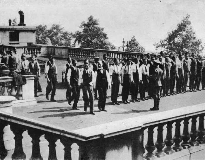 Framed Print : Drilling Recruits on the roof of Somerset House, London, 1914 Framed Print : Drilling Recruits on the roof of Somerset House, London, 1914