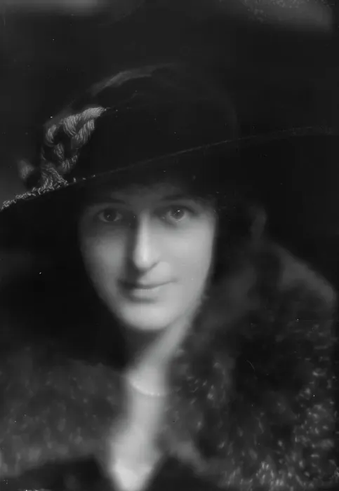 Framed Print : Drum, John S. Mrs. portrait photograph, 1913. Creator: Arnold Genthe Framed Print : Drum, John S. Mrs. portrait photograph, 1913. Creator: Arnold Genthe