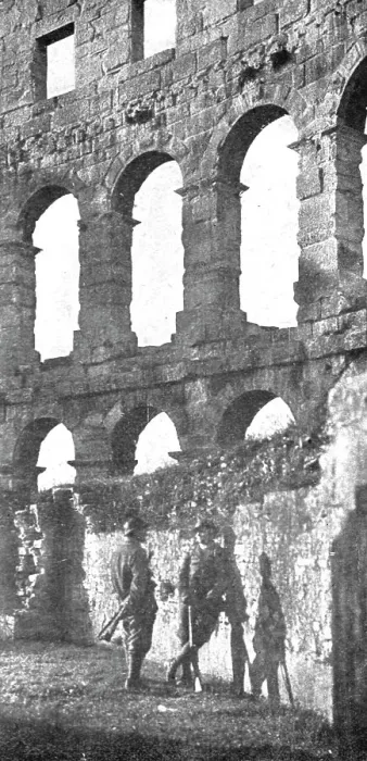 Framed Print : Du Bosphore a L'Adriatique; Factionnaires italiens de garde a l'amphitheatre romain de Pola, 1918. Creator: Unknown Framed Print : Du Bosphore a L'Adriatique; Factionnaires italiens de garde a l'amphitheatre romain de Pola, 1918. Creator: Unknown