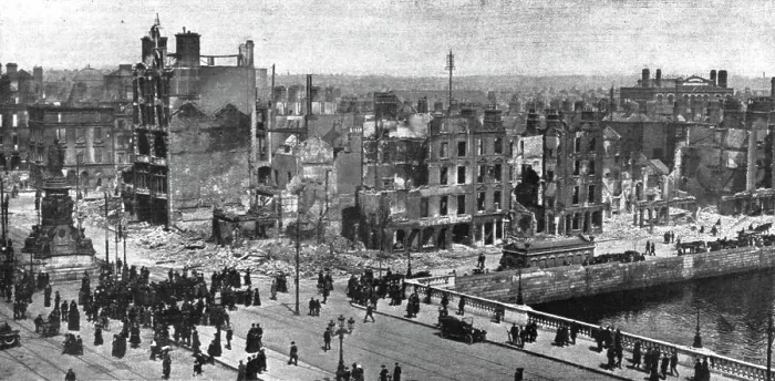 Framed Print : Dublin Apres L'Emeute; Le quartier qui a le plus souffert de l'incendie, a l'angle de... 1916. Creator: Unknown Framed Print : Dublin Apres L'Emeute; Le quartier qui a le plus souffert de l'incendie, a l'angle de... 1916. Creator: Unknown