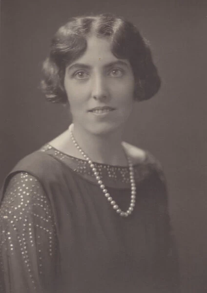 Duchess Elisabetta Sasso-Ruffo di Sant Antimo (1886-1940), 1937