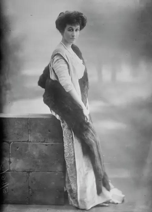 Framed Print : Duchess of Roxburghe, Lallie Charles, Photo. 1913. Creators: George Graham Bain, Lallie Charles Framed Print : Duchess of Roxburghe, Lallie Charles, Photo. 1913. Creators: George Graham Bain, Lallie Charles