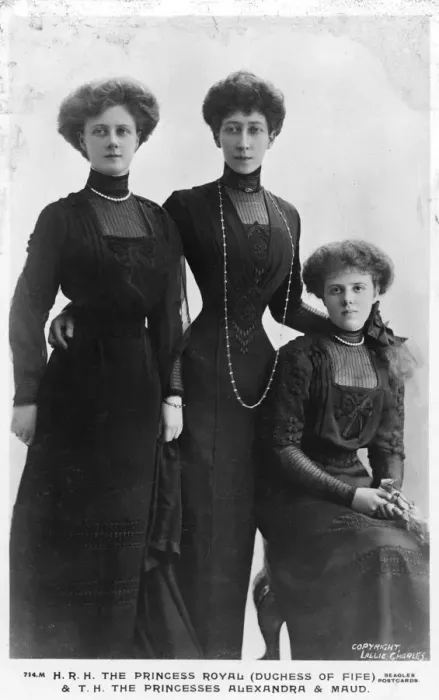 Framed Print : The Duchess Royal (Duchess of Fife) and Princesses Alexandra and Maud, c1907-c1910(?). Artist: Lallie Charles Framed Print : The Duchess Royal (Duchess of Fife) and Princesses Alexandra and Maud, c1907-c1910(?). Artist: Lallie Charles