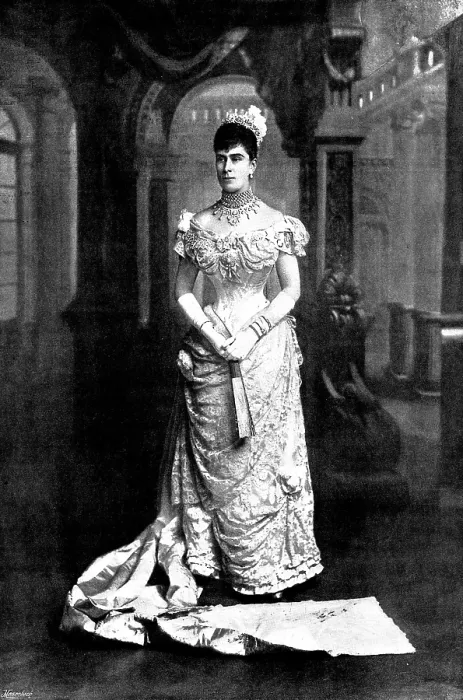 Framed Print : The Duchess of York at the Queen's Drawing-Room, 1895. Creator: Walery. The Duchess of York at the Queen's Drawing-Room, 1895. Creator: Walery Framed Print : The Duchess of York at the Queen's Drawing-Room, 1895. Creator: Walery. The Duchess of York at the Queen's Drawing-Room, 1895. Creator: Walery