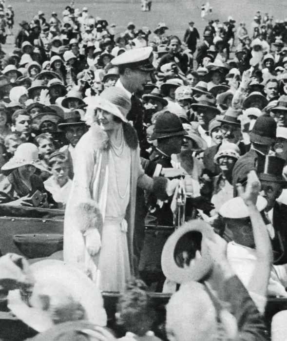 Framed Print : The Duke and Duchess mobbed by crowds in Auckland, 1927, (1937) Framed Print : The Duke and Duchess mobbed by crowds in Auckland, 1927, (1937)