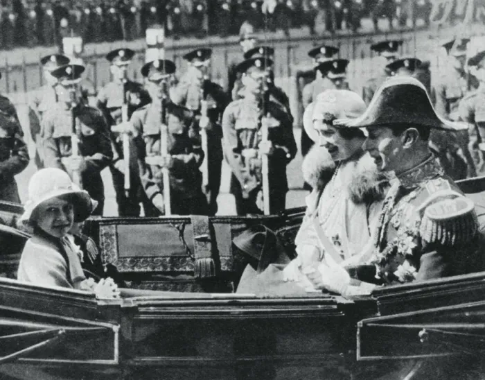Framed Print : The Duke and Duchess of York leaving St Pauls Cathedral with their daughters, 1935, (1937) Framed Print : The Duke and Duchess of York leaving St Pauls Cathedral with their daughters, 1935, (1937)