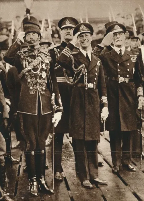 Framed Print : The Duke of York and Prince Henry welcoming the Prince of Wales at Portsmouth, 1925 Framed Print : The Duke of York and Prince Henry welcoming the Prince of Wales at Portsmouth, 1925