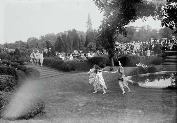 Framed Print : Duncan Dancers, 1918. Creator: Bain News Service Framed Print : Duncan Dancers, 1918. Creator: Bain News Service