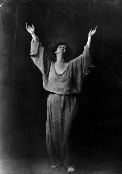 Duncan, Isadora, portrait photograph, between 1916 and 1918. Creator: Arnold Genthe